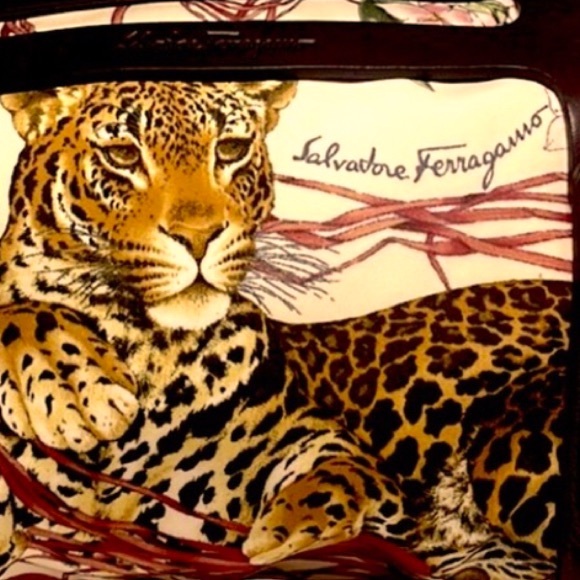 Salvatore Ferragamo Gancini Shoulder Bag Floral Animal Print Multi-Host Pick! - Picture 6 of 16